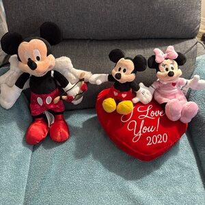 Mickey & Minnie Mouse Valentine’s Day plush